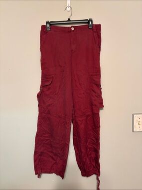 Women's Cropped Cargo Pants in Burgundy